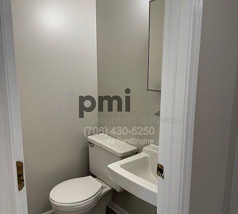 4th image of 54 Greenwood Cir