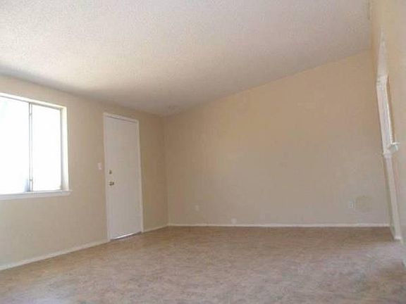 3rd image of 5800 Pompano Ave