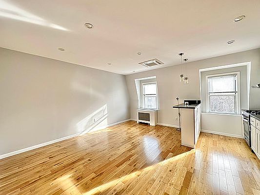 3rd image of 2114 29th St