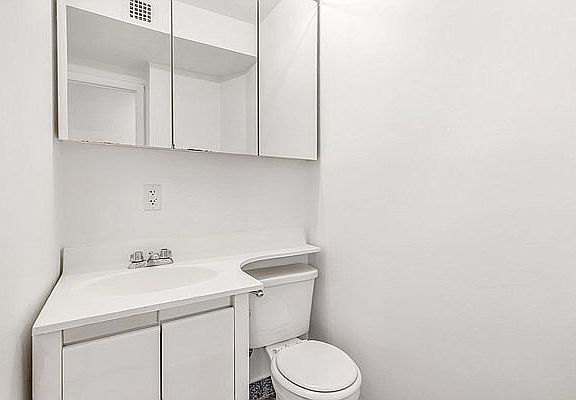 4th image of 213 E 37th St #91G