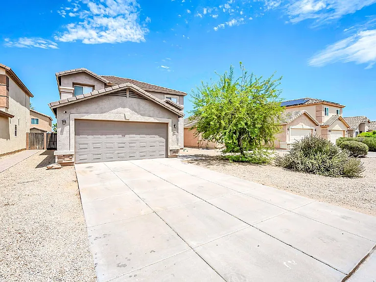 2422 E Olivine Rd — Photo 3