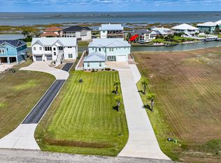 115 Mariner Dr, Rockport, TX 78382