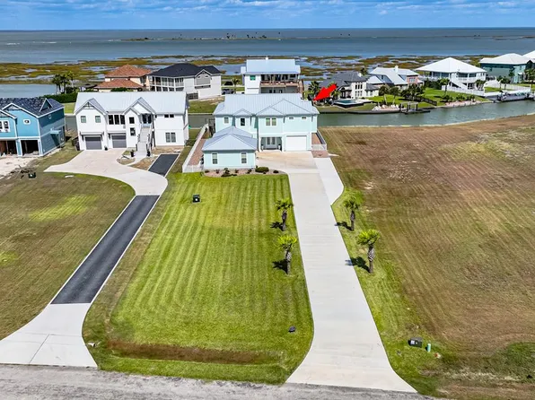 115 Mariner Dr, Rockport, TX 78382