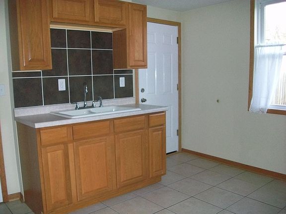 5th image of 595 Magnolia Ave E #1