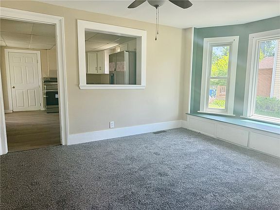 4th image of 17 College Ave