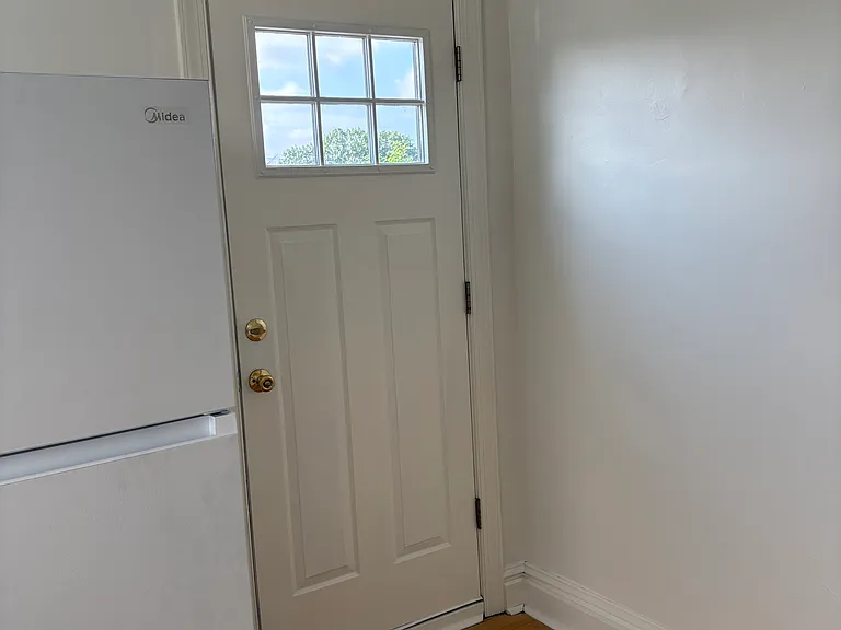 90 E Broad St #3 — Photo 4