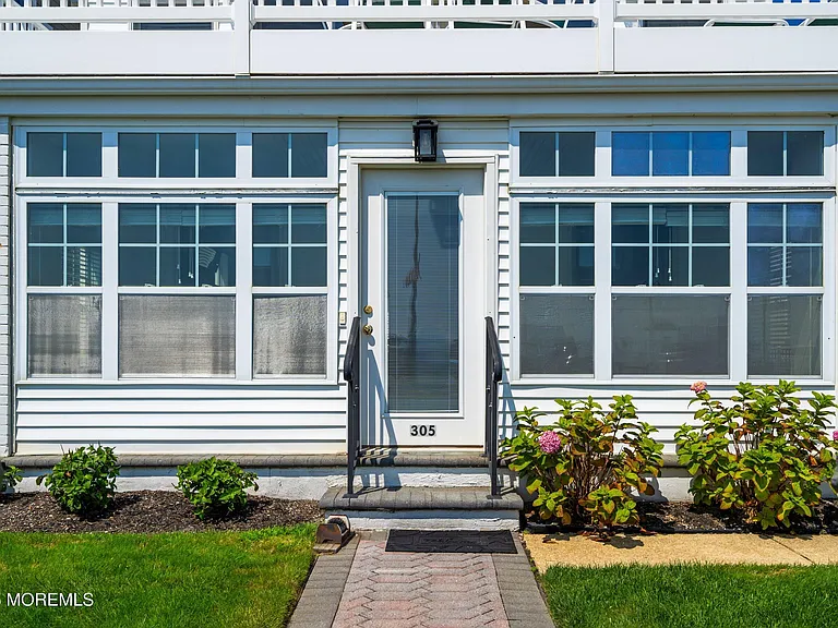 305 Ocean Ave — Photo 6