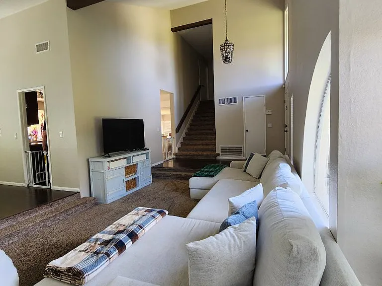 660 Willowspring Dr N — Photo 5