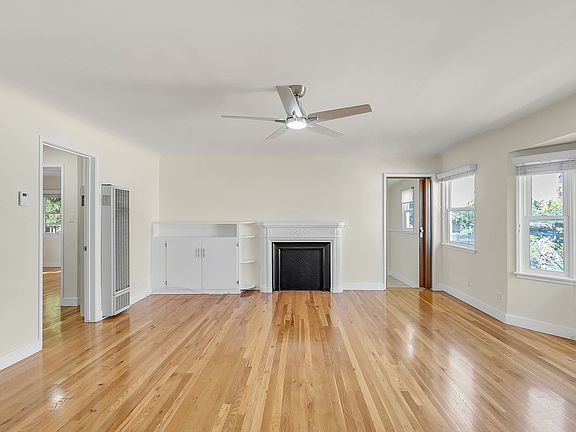 2nd image of 2401 20th St APT B