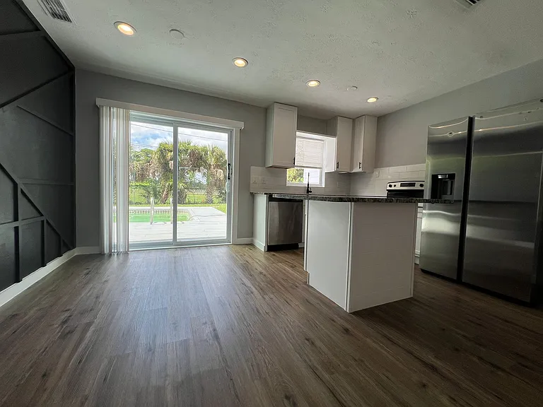1221 Cypress Ln — Photo 7