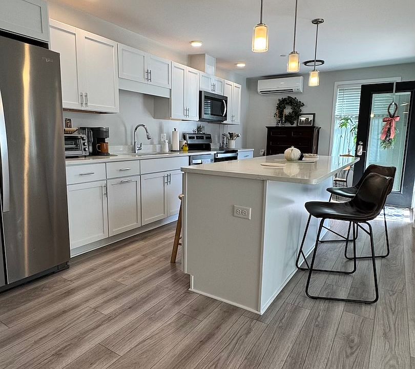 Kitchen, Dining and Patio Entrance