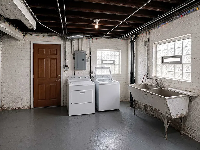 1819 East Ave — Photo 11