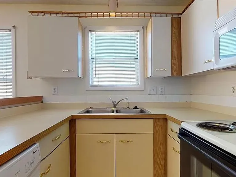 978 Stewarts Creek Dr #9 — Photo 5