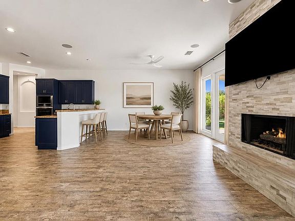 3rd image of 32 Calais Cir