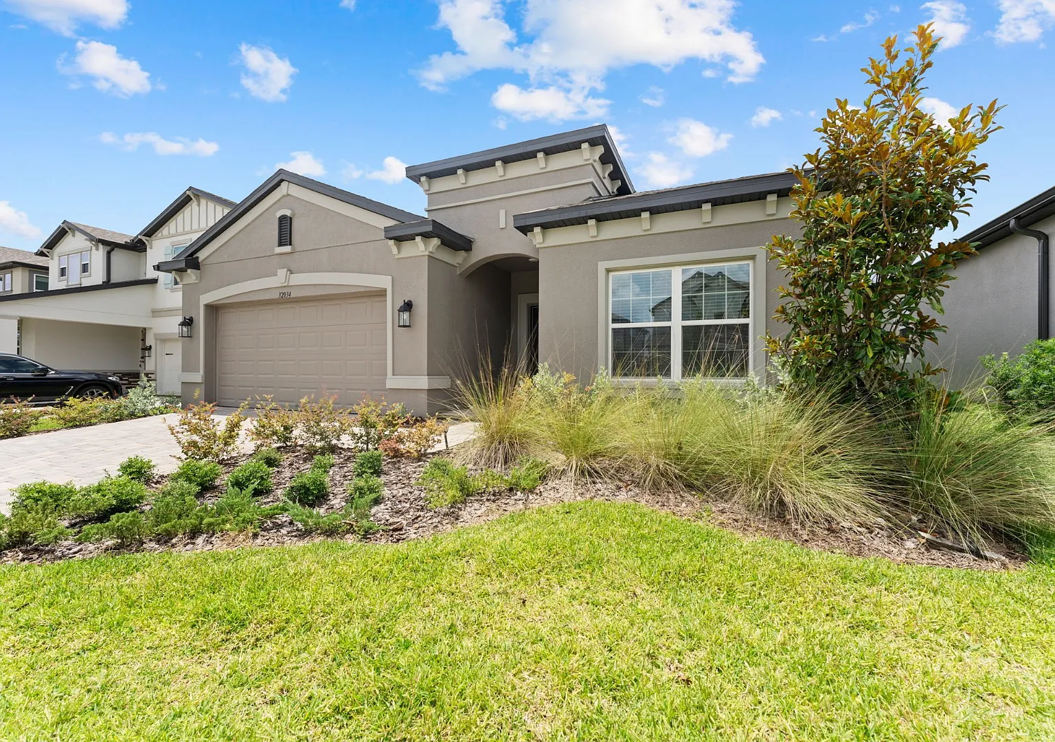 Absolutely stunning and practically brand-new 4 BR+ flex room(office)/3 BA/2-car garage executive... — Photo 4