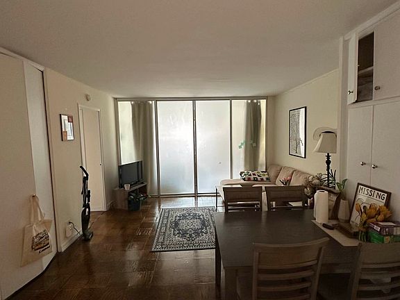 4th image of 279 E 44th St APT 7G