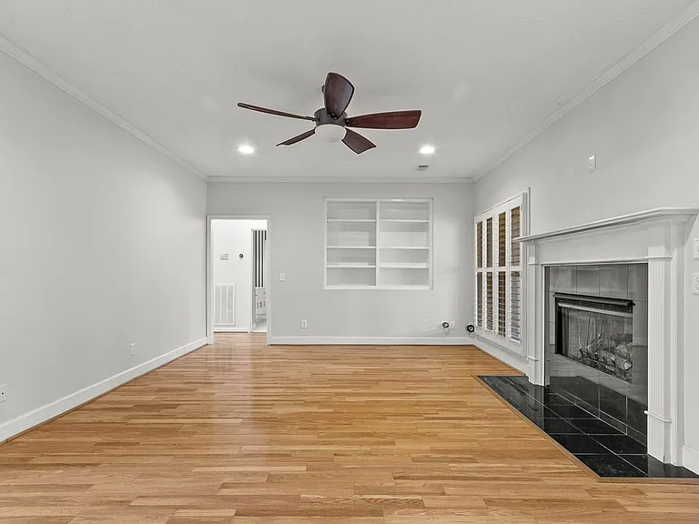 10495 Royal Points Dr — Photo 16
