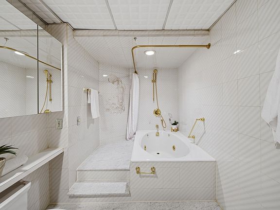 5th image of 71 Lubec St APT 1