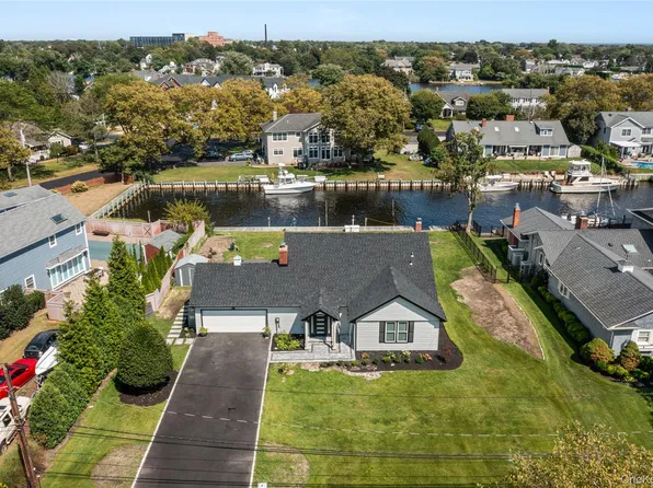173 Tahlulah Lane, West Islip, NY 11795
