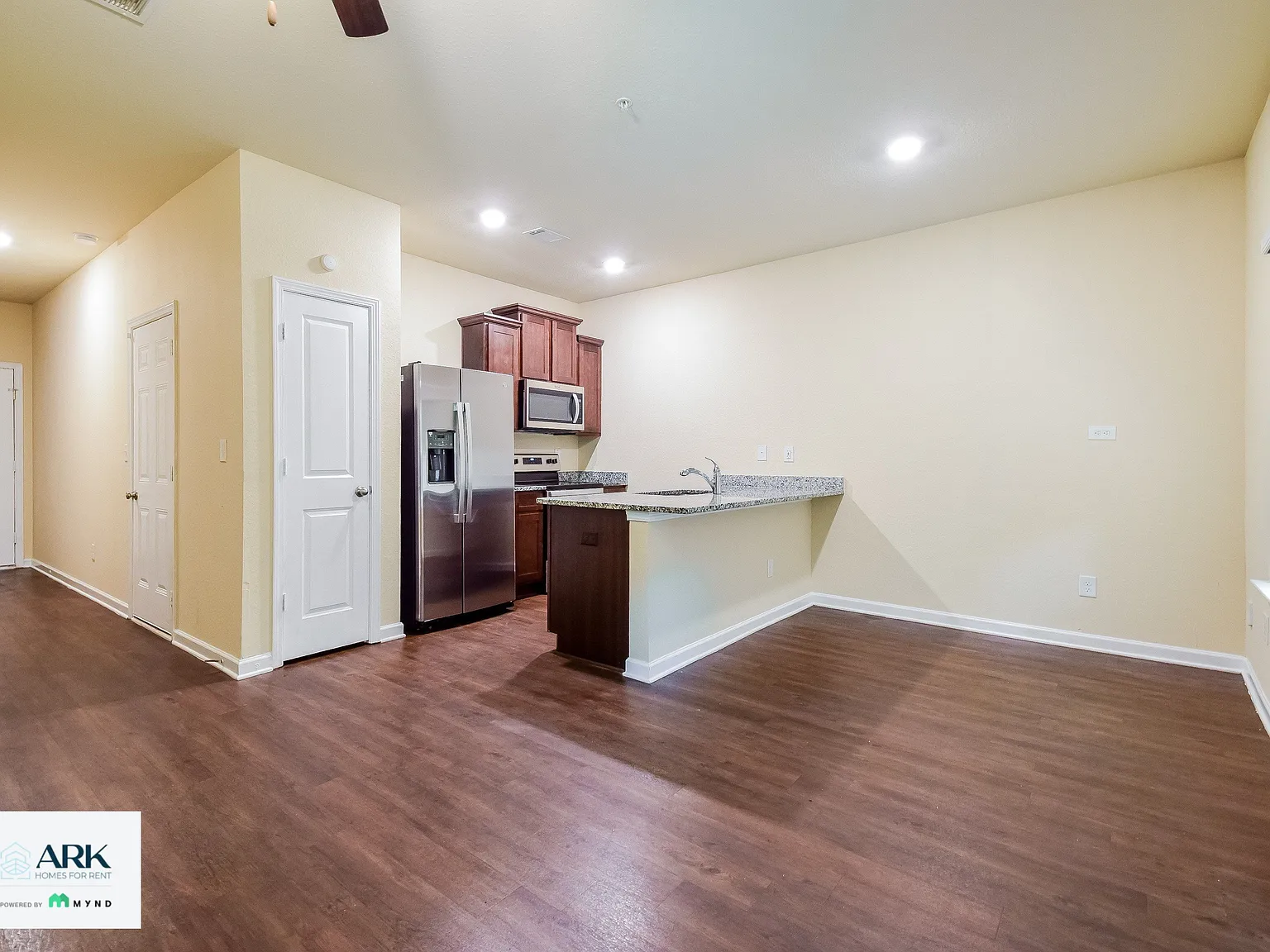 3 bed, 2.5 bath, 1423 sqft, $1,885 — Photo 4