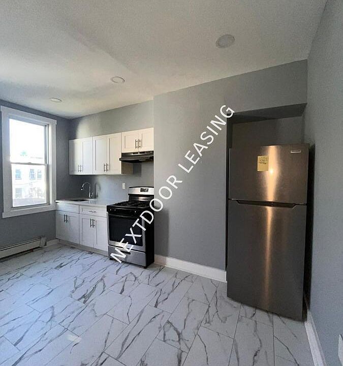 1st image of 220 Bidwell Ave #2M