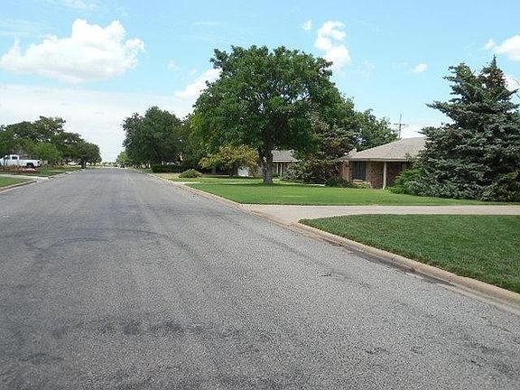 4th image of 2520 Aspen Dr