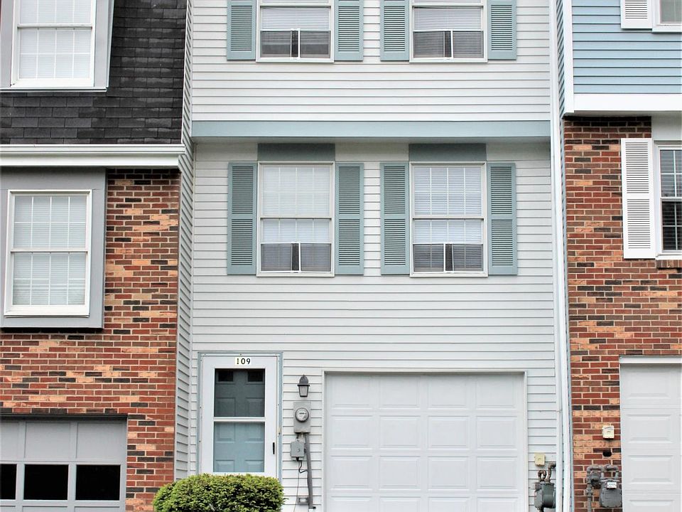 Welcome to 109 Ligonier Lane! Completely Renovated Townhome!