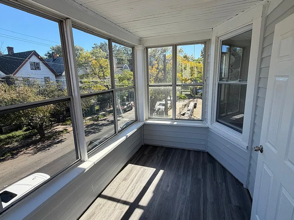 73 Alexander St #2