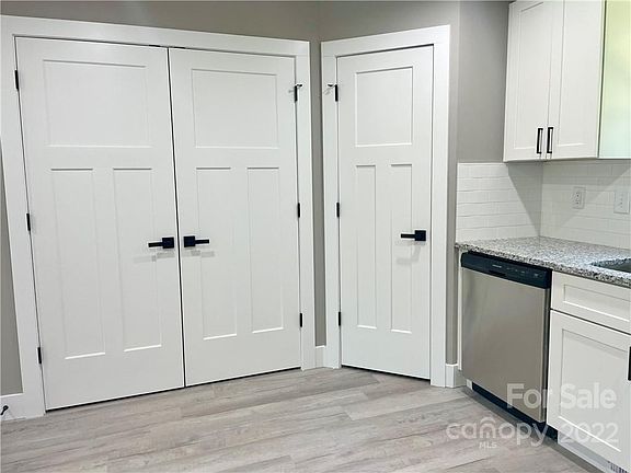 4th image of 108 Carpenter St
