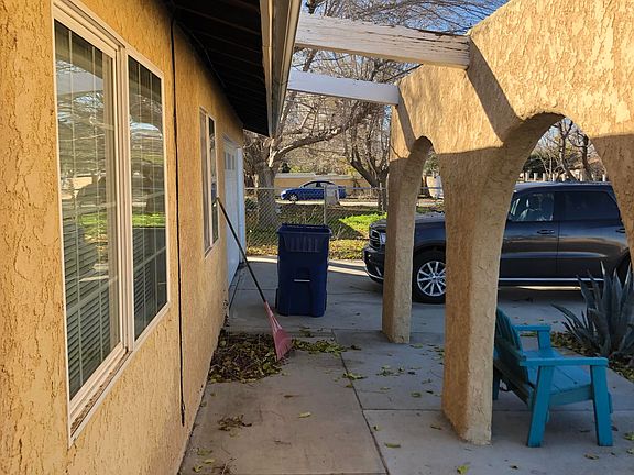 3rd image of 9556 E Avenue T4