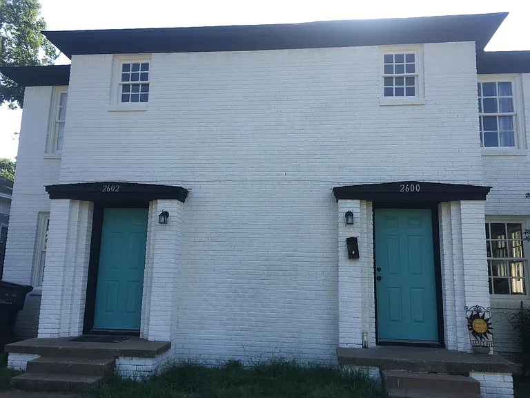 2602 N Shartel Ave — Photo 1