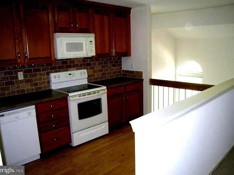 18010 Beacon Hill Dr — Photo 11