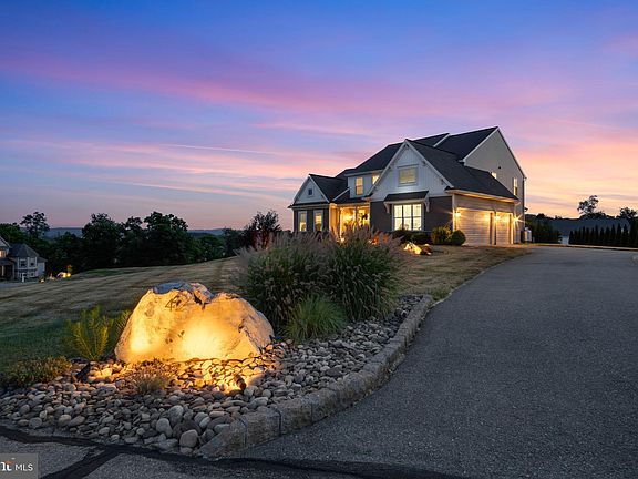 3rd image of 42 Chateau Cir