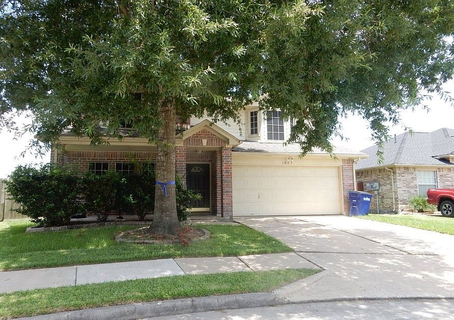 1st image of 1807 Park Oak Dr