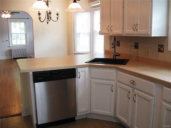 5th image of 405 Brooklea Dr
