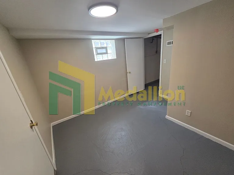 11004 S Eberhart Ave — Photo 28