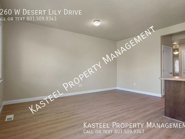 3260 W Desert Lily Dr — Photo 4