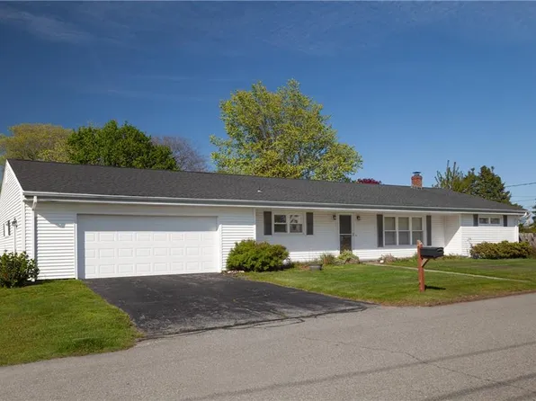 23 Sequoia Ln, Portsmouth, RI 02871