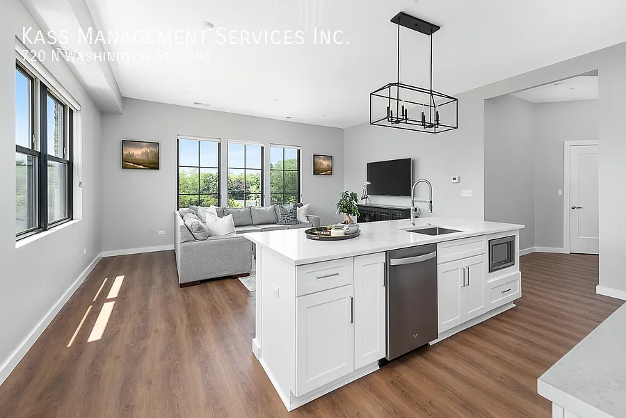 Photo 2 of 14 - 720 N Washington St #306 - Naperville, IL Building Photo - 720 N Washington St #306