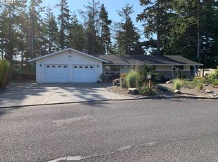 1710 W Park Dr, Florence, OR 97439