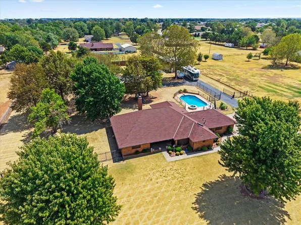 826 S Ebeling Dr, Mustang, OK 73064