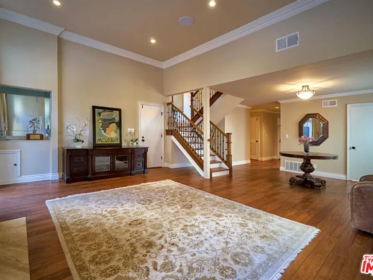 1937 S Beverly Glen Blvd #20 — Photo 14