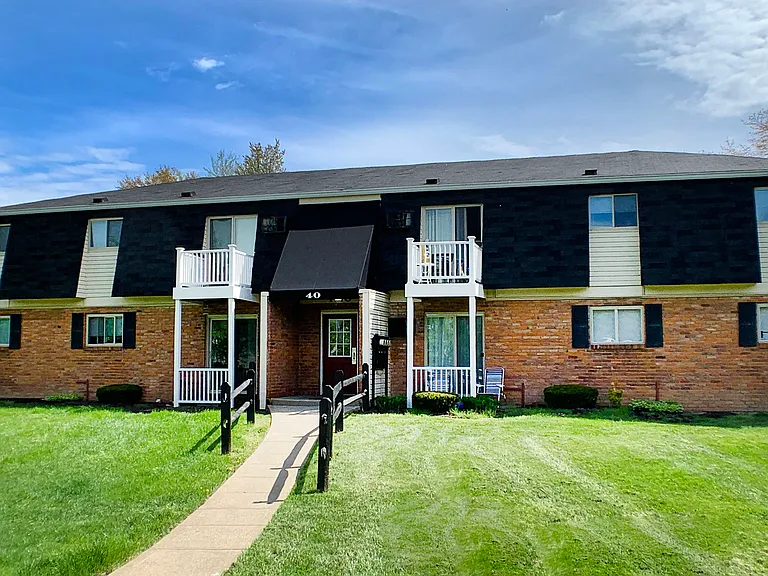 Crown Station Apartments — Photo 4