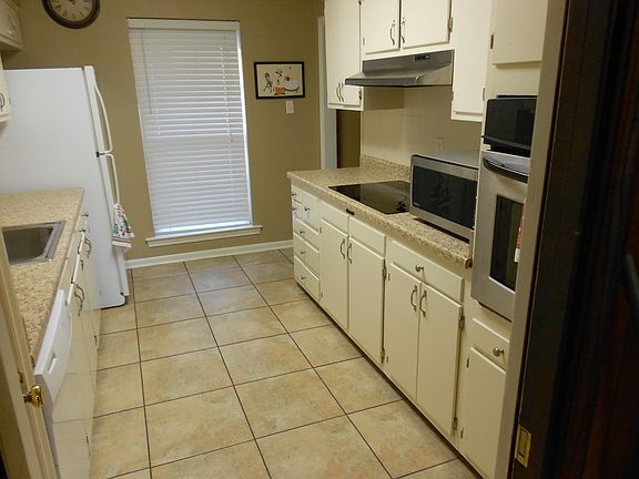 3rd image of 2412 Danbury Dr