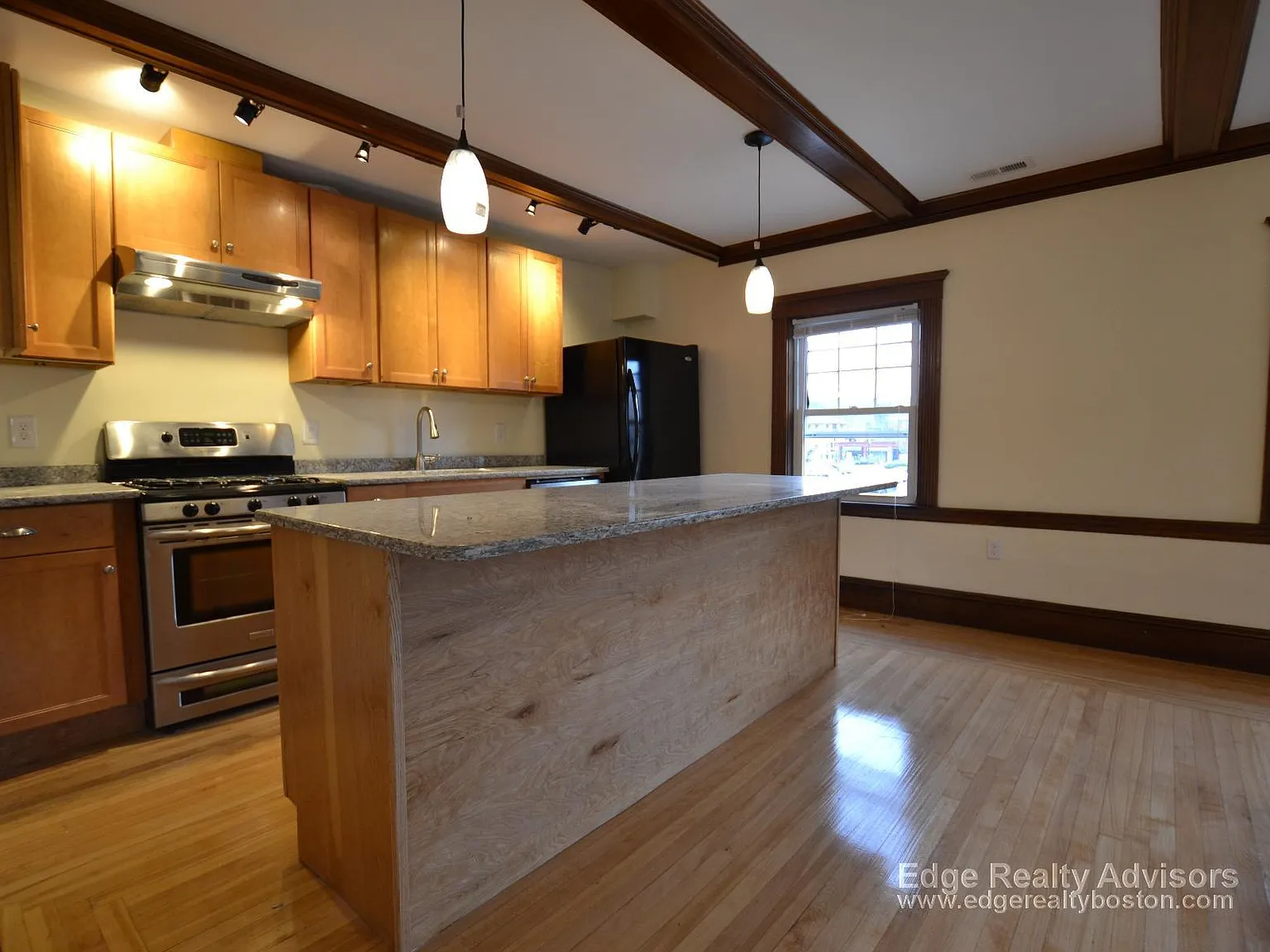 3 bed, 3.5 bath, 1200 sqft, $3,900 — Photo 2