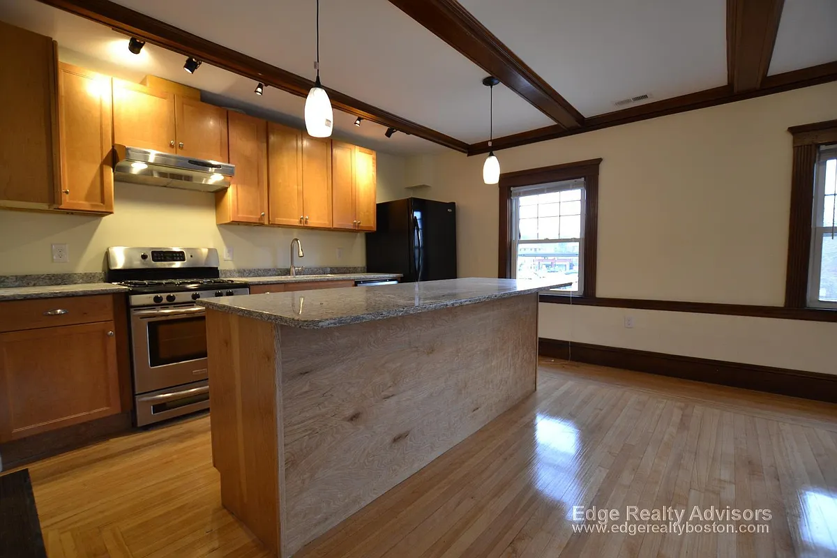 Building Photo - 34 Bentley St #2A