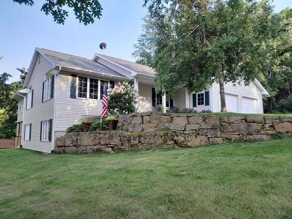 925 Reddy Drive, Platteville, WI 53818