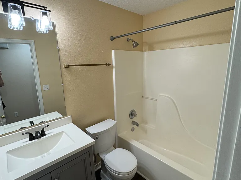 13401 Warren Dr — Photo 9