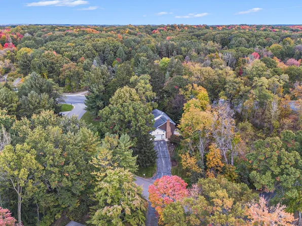 1870 Forest Shores Dr SE, Grand Rapids, MI 49546