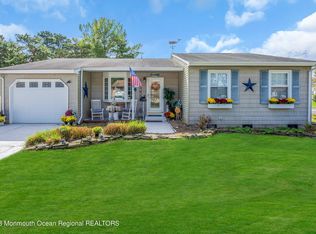 28 Hummingbird Ln, Manchester Township, NJ 08759